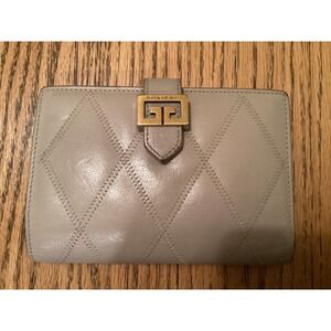 Givenchy Goatskin Diamond Quilted‎ GV3 medium wallet Aubergine